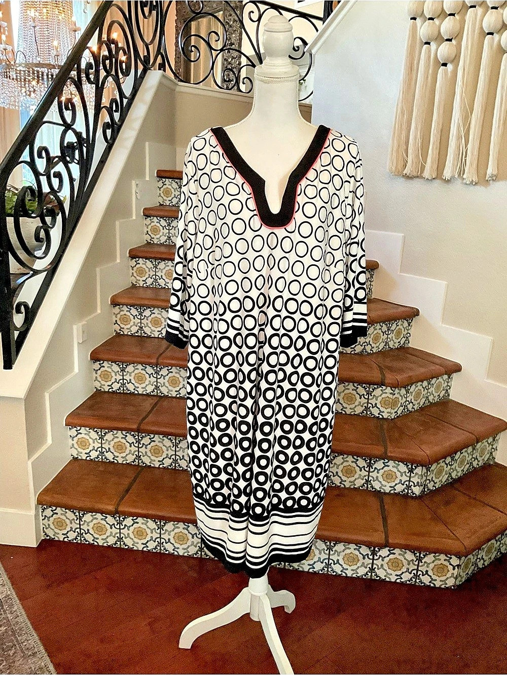Signature Geometric Mini Dress in White & Black Size Medium Like New
